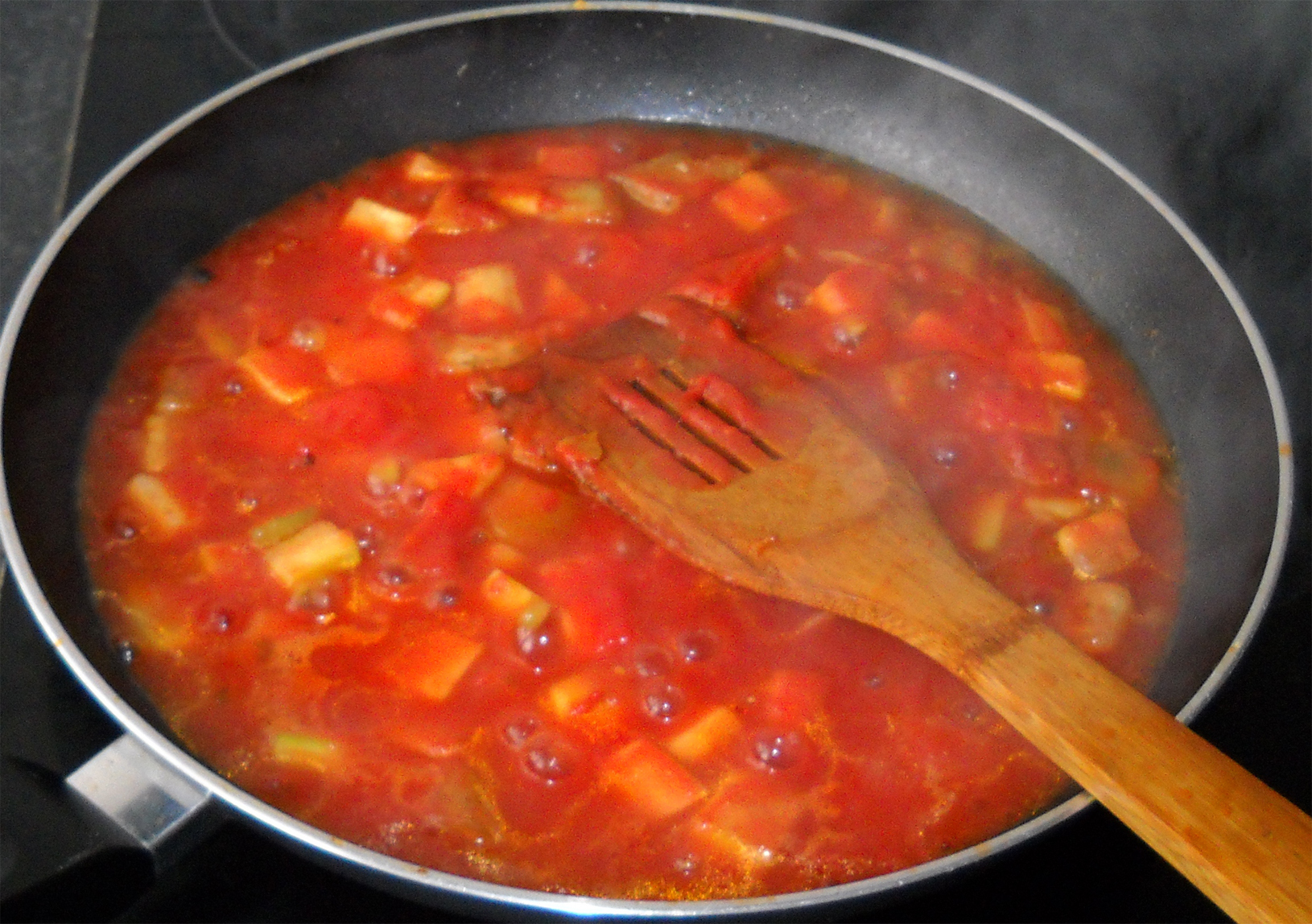 Paprika pomidorų sultyse
