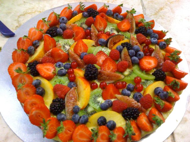 Tortas smaližius su vaisiais